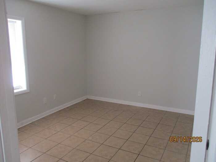 327 Oak St #327 - Photo 5 of 7