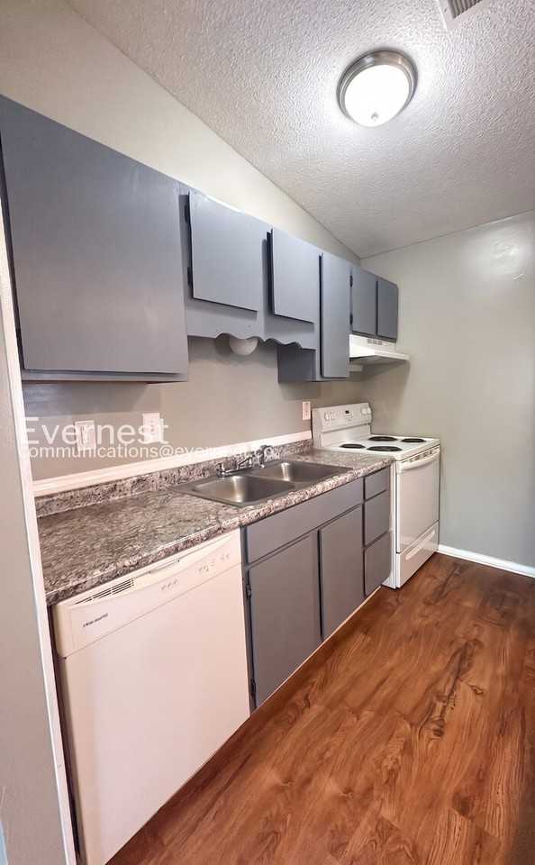 906 Candlewood Dr Nw #B - Photo 3 of 18