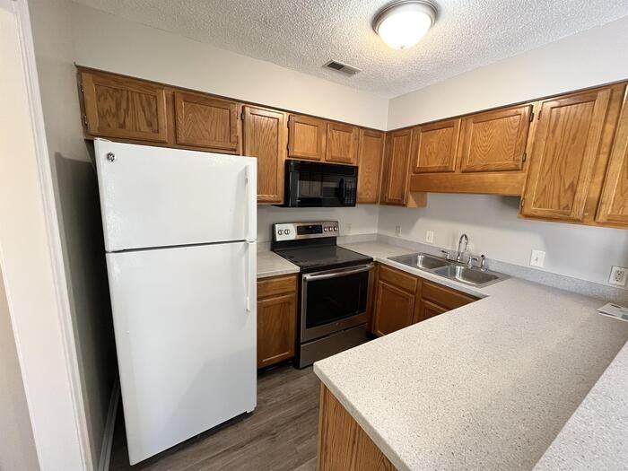 166 Carlyle Cir #1 - Photo 6 of 16