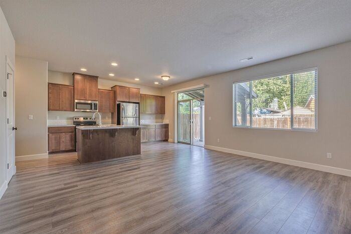 1018 Douglas St - Photo 6 of 23