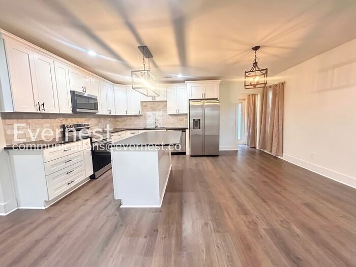 2020 North Ave Nw - Photo 4 of 27