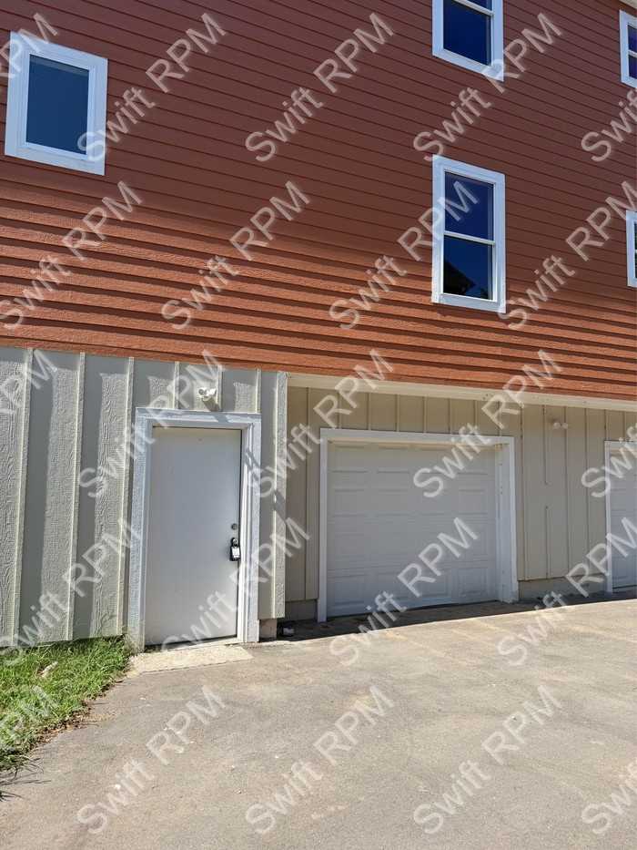 1044 Oakland Ave #1 - Photo 2 of 19