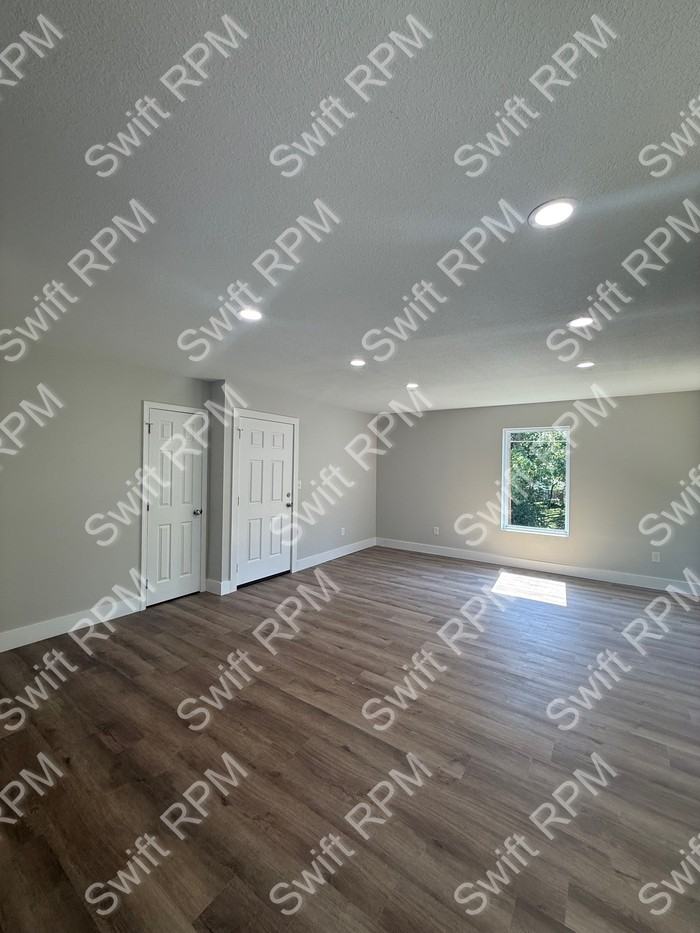 1044 Oakland Ave #1 - Photo 3 of 19
