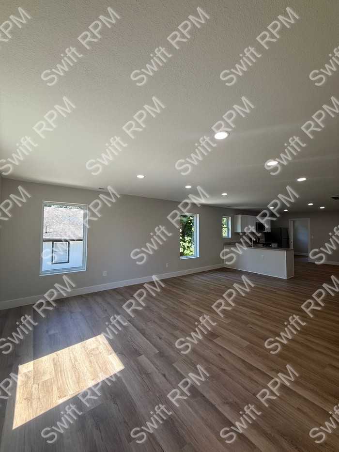 1044 Oakland Ave #1 - Photo 4 of 19