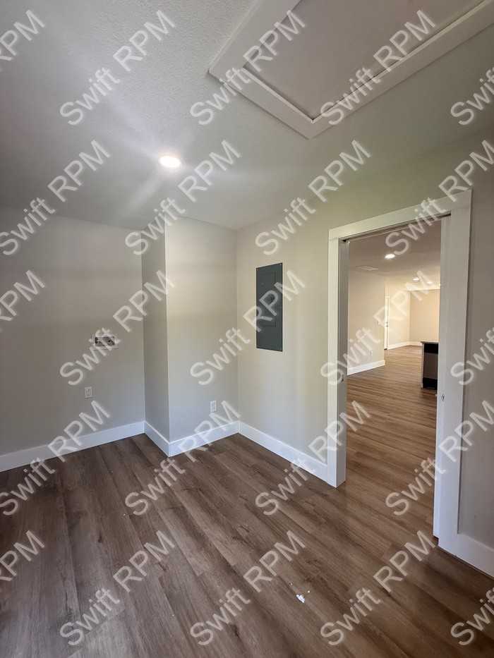 1044 Oakland Ave #1 - Photo 6 of 19