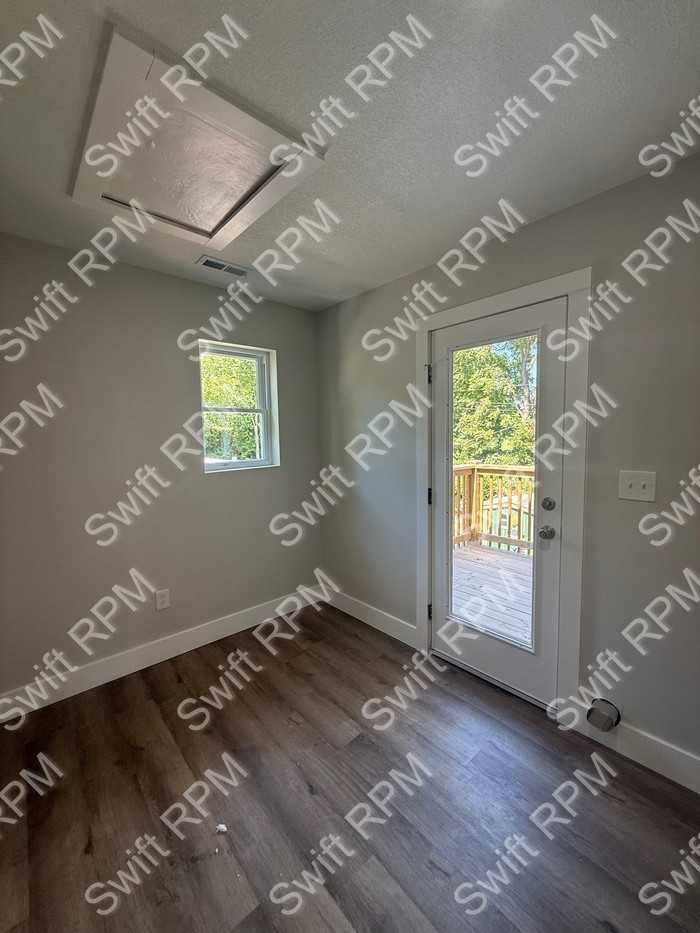 1044 Oakland Ave #1 - Photo 7 of 19