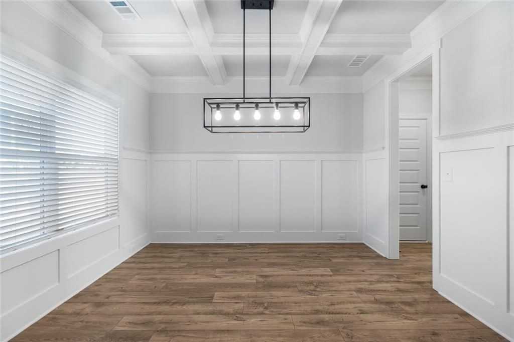 448 Banff Dr - Photo 4 of 20