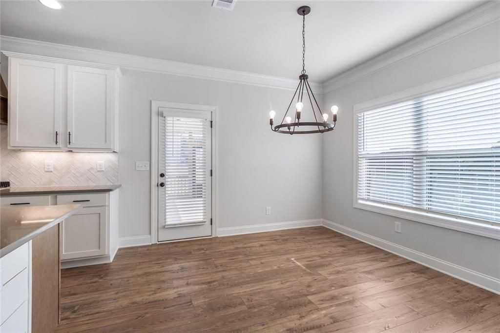 448 Banff Dr - Photo 7 of 20