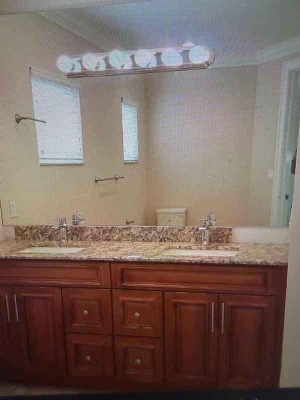 630 Enfield St - Photo 3 of 3
