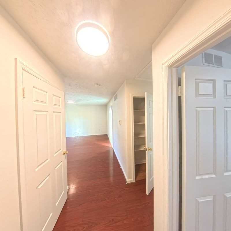922 11th St - Photo 4 of 22