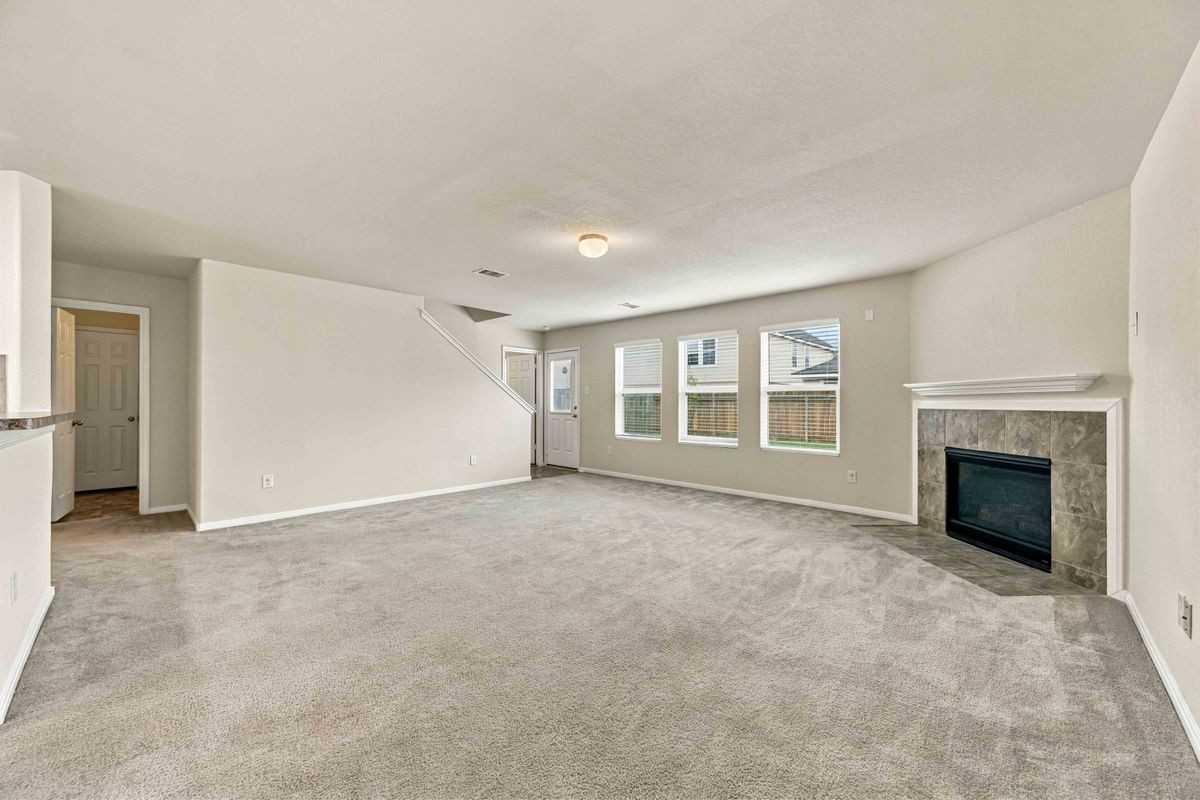 7402 Fox Cove Trl - Photo 2 of 23