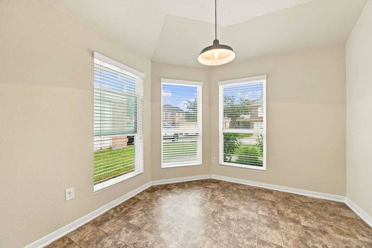 7402 Fox Cove Trl - Photo 6 of 23