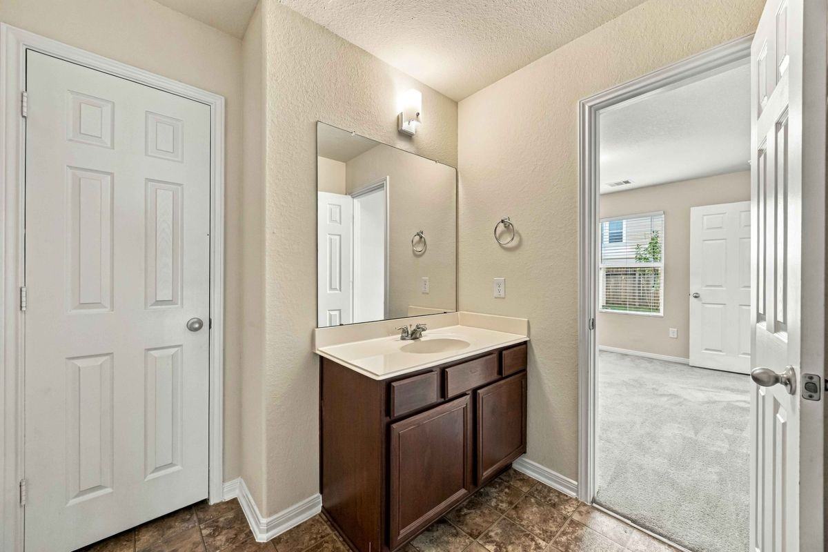 7402 Fox Cove Trl - Photo 7 of 23