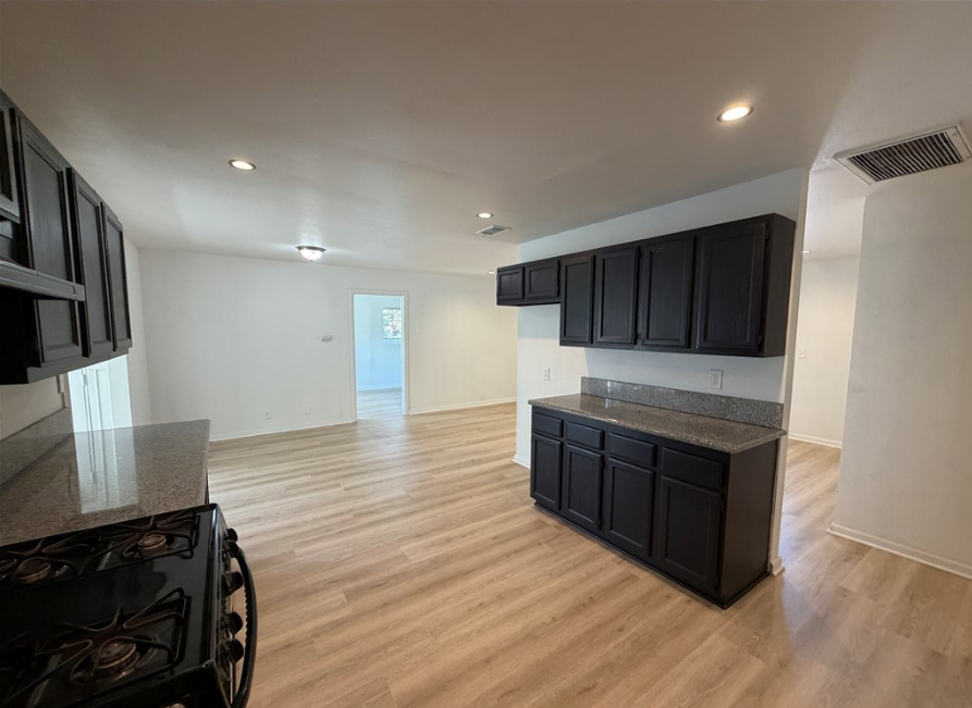 3331 Amhurst Dr - Photo 7 of 41