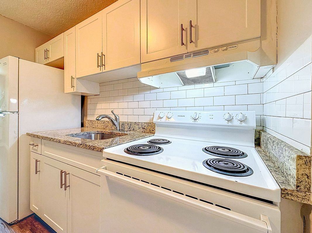 3216 N 48th St ##B - Photo 2 of 15