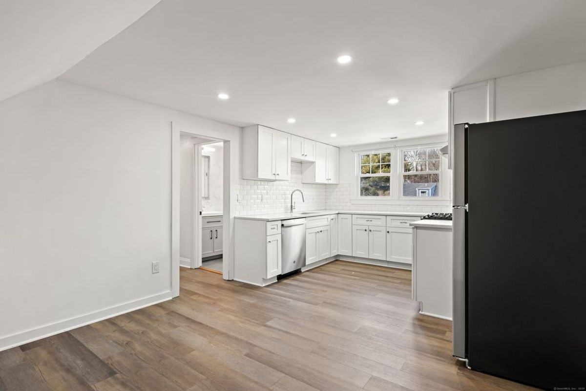 649 Newfield Ave ##A - Photo 5 of 10