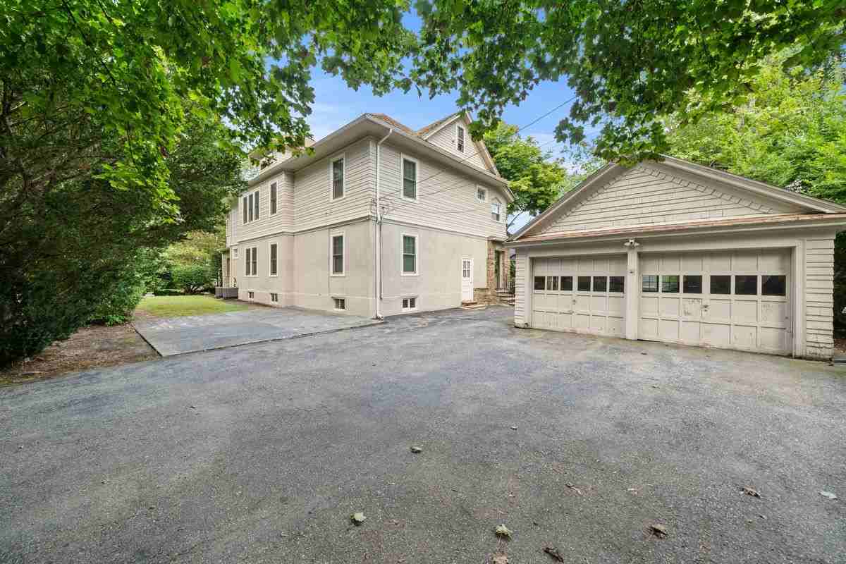 11 Roseland Rd - Photo 2 of 23