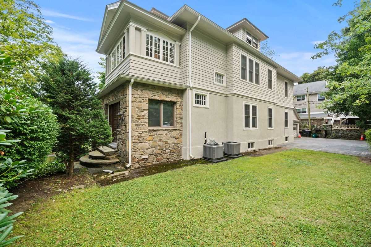 11 Roseland Rd - Photo 3 of 23