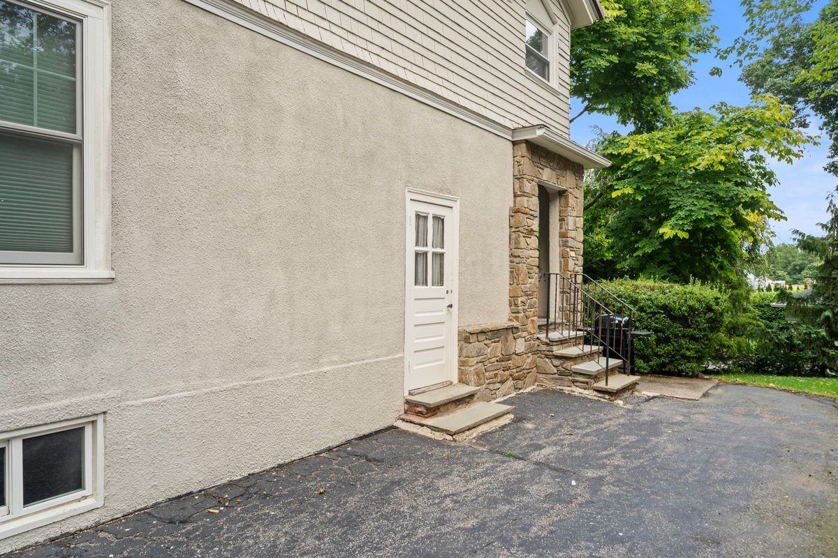 11 Roseland Rd - Photo 4 of 23