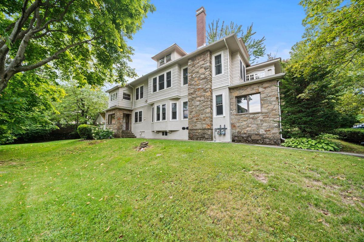 11 Roseland Rd - Photo 6 of 23