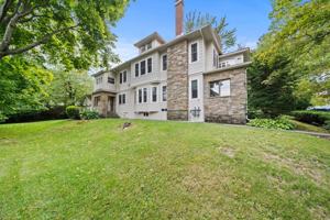 featured image of 11 Roseland Rd