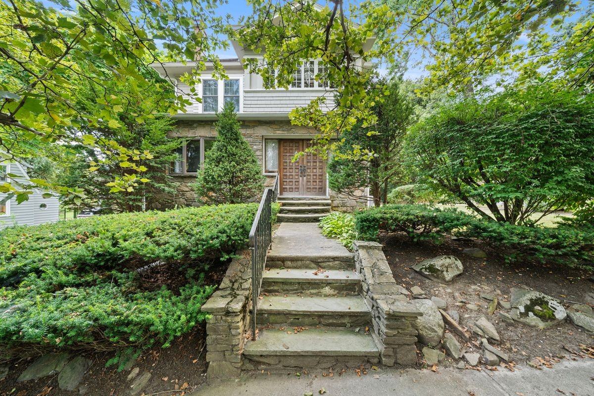 11 Roseland Rd - Photo 2 of 31