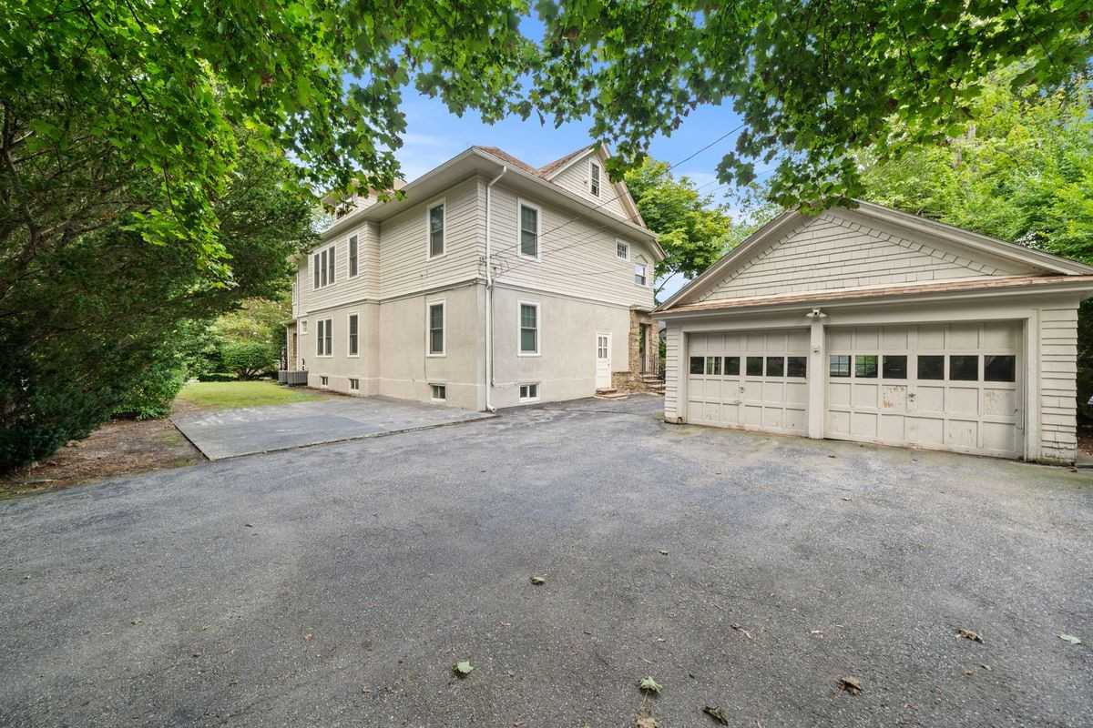 11 Roseland Rd - Photo 3 of 31
