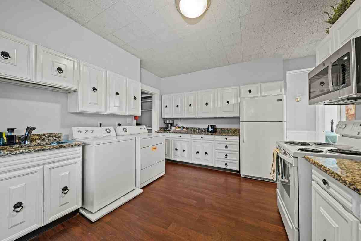 11 Roseland Rd - Photo 4 of 31