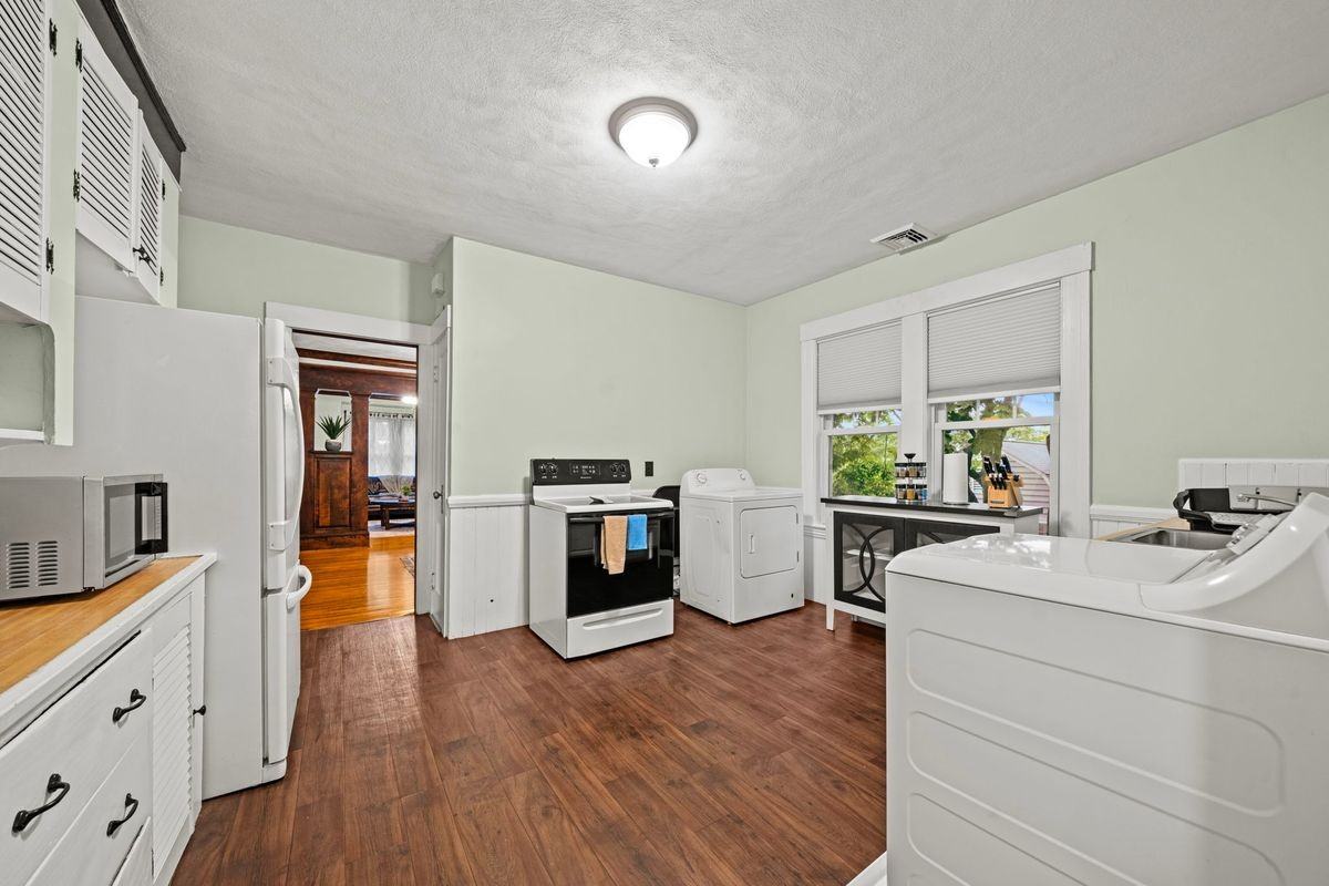 11 Roseland Rd - Photo 5 of 31