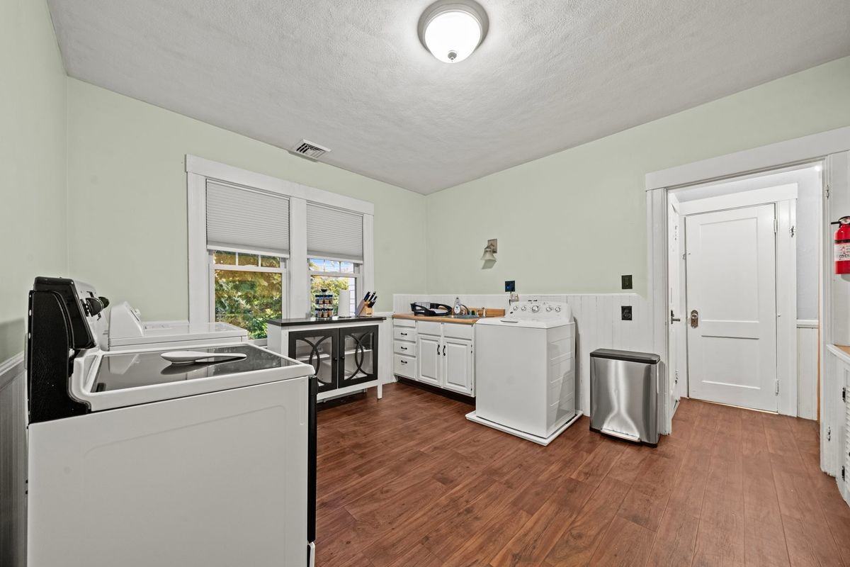 11 Roseland Rd - Photo 6 of 31