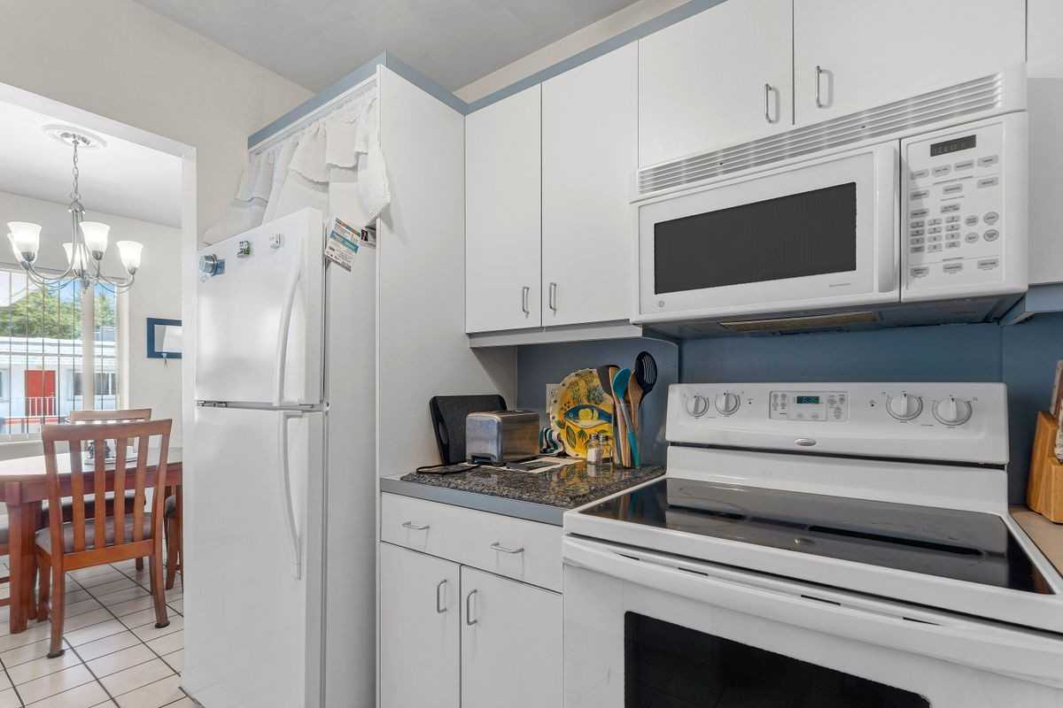 3160 Lake Osborne Dr Bldg 6 - Photo 3 of 37