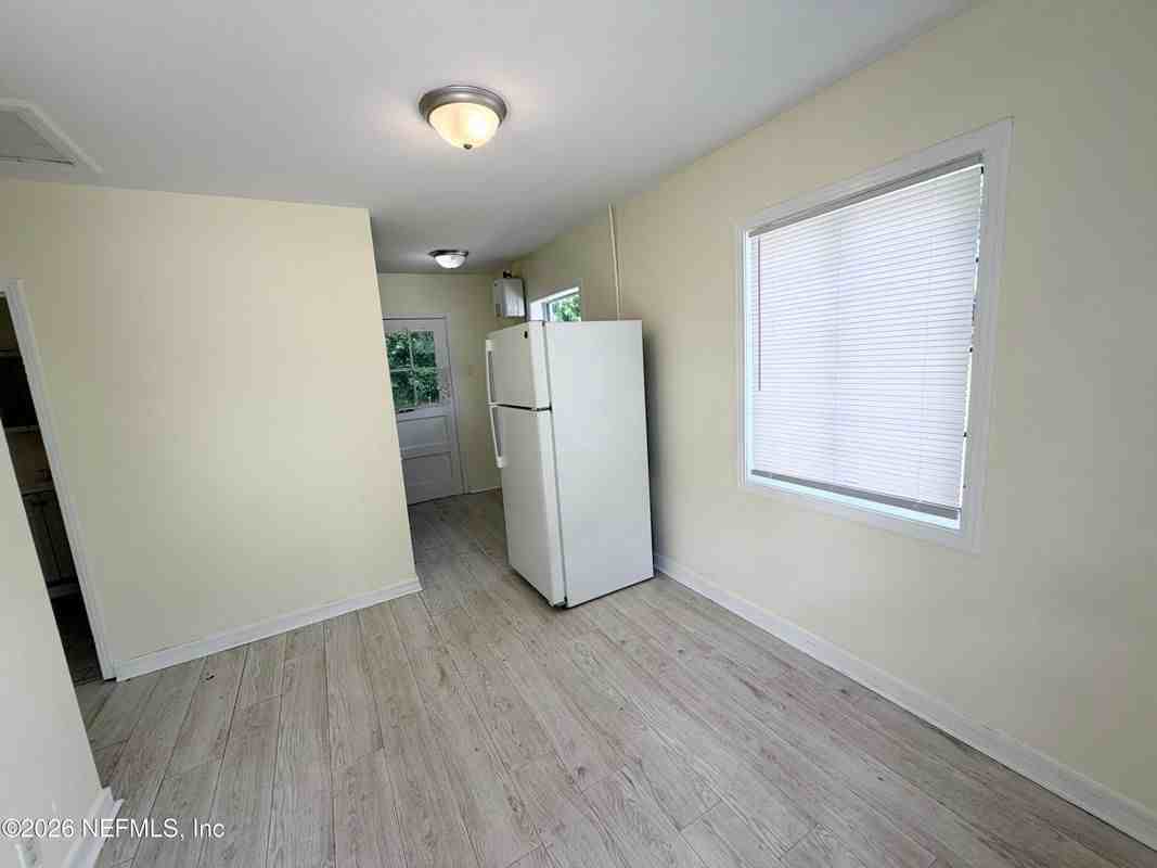 2056 Navaho Ave - Photo 2 of 8
