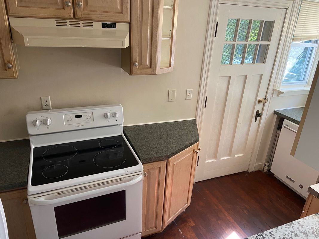 40 Maple Grove Ave - Photo 7 of 11