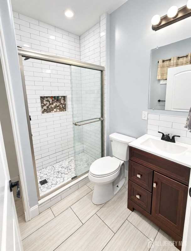 457 Division St - Photo 3 of 7