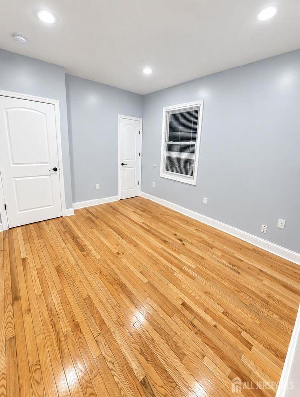 457 Division St - Photo 6 of 7