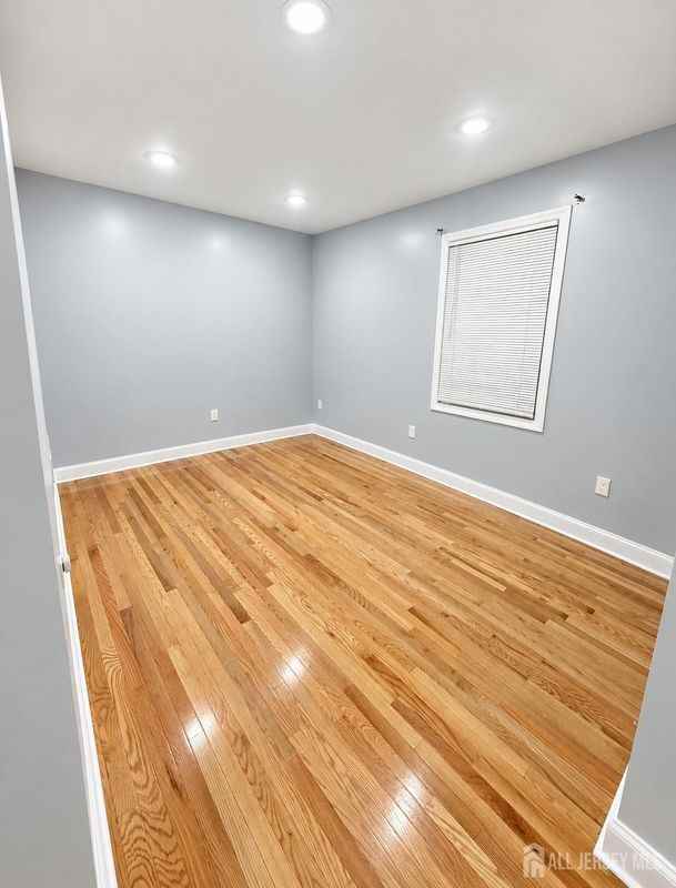 457 Division St - Photo 7 of 7