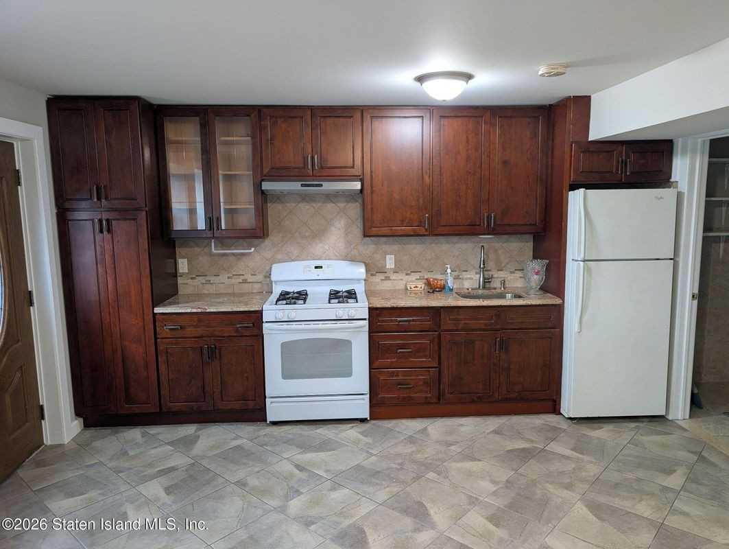 165 Dunham St ##1 - Photo 4 of 4