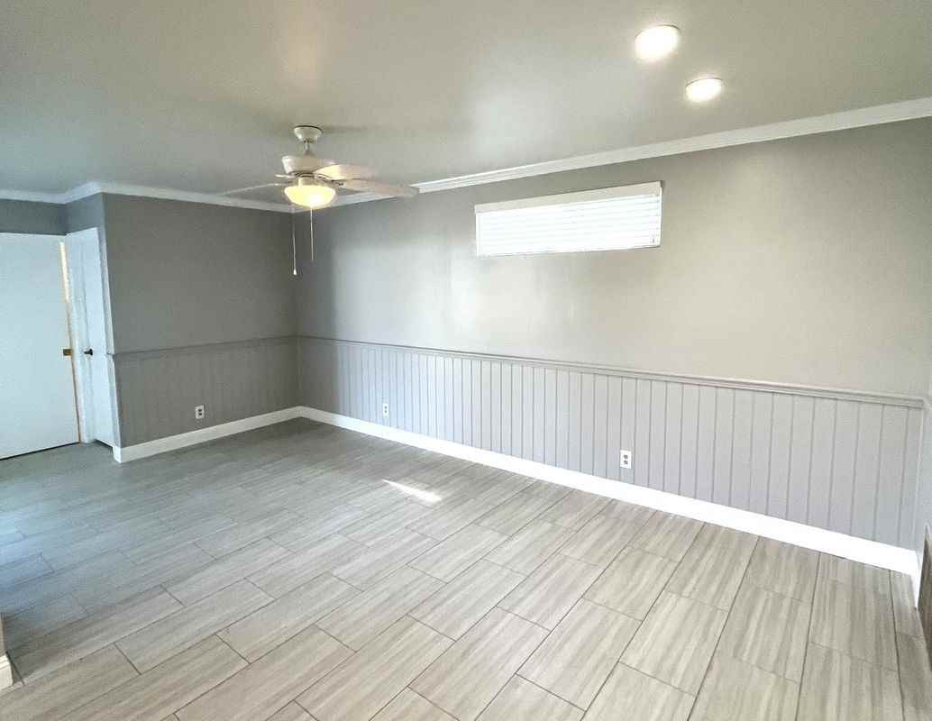 1879 Carol Dr - Photo 4 of 14