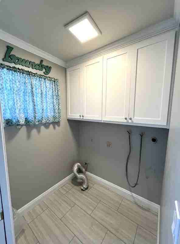 1879 Carol Dr - Photo 5 of 14