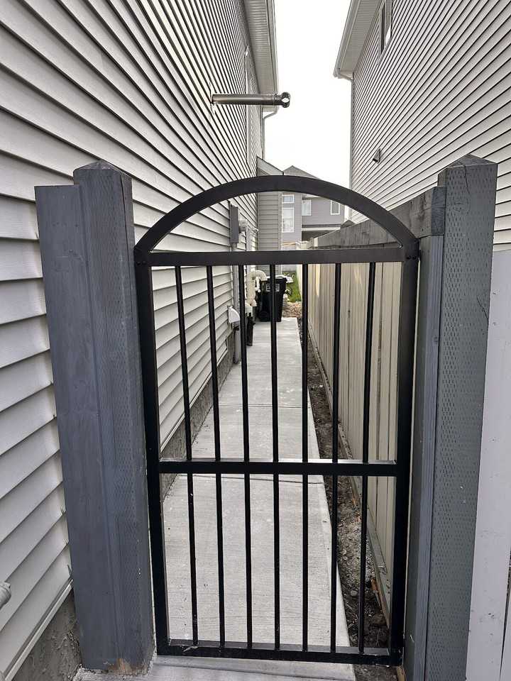 1951 79 St Sw - Photo 3 of 18