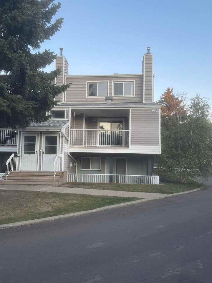 10404 - 10404 24 Ave Nw - Photo 2 of 20