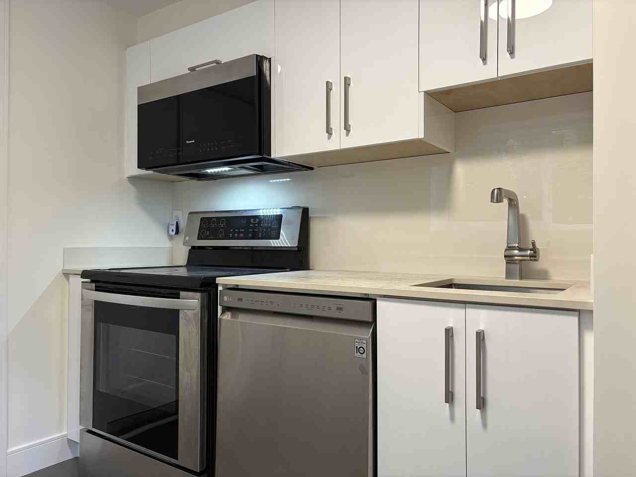 569 St. Giles Rd