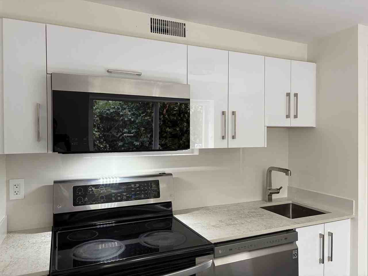 569 St. Giles Rd - Photo 4 of 17