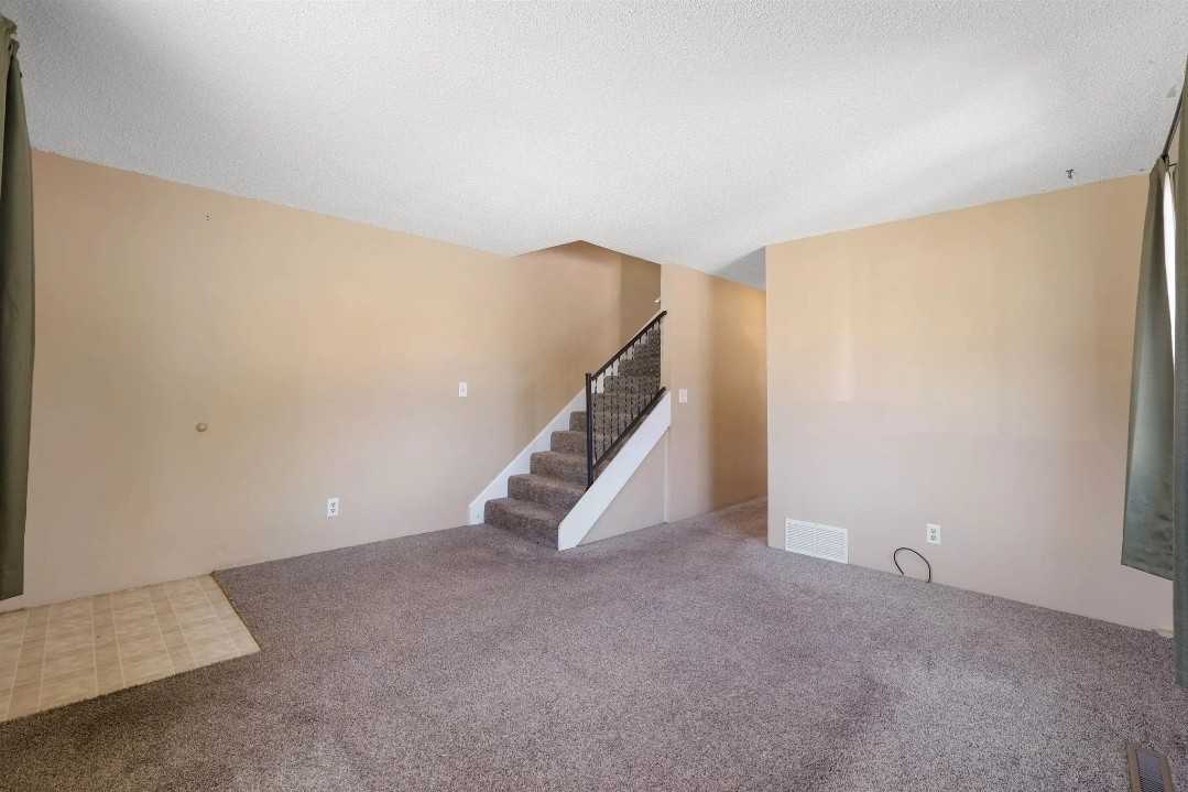 613 1/2 Thomas Dr #NA - Photo 2 of 12