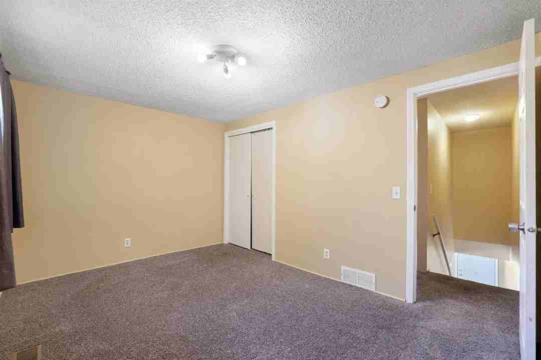 613 1/2 Thomas Dr #NA - Photo 7 of 12