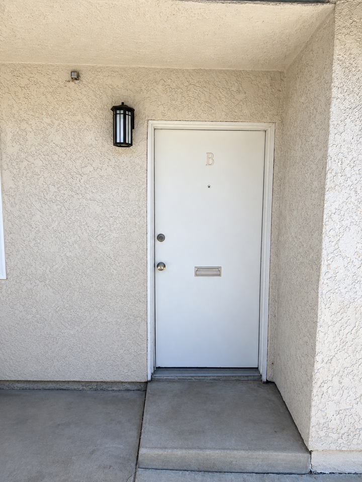 208 W Mountain View Ave #B