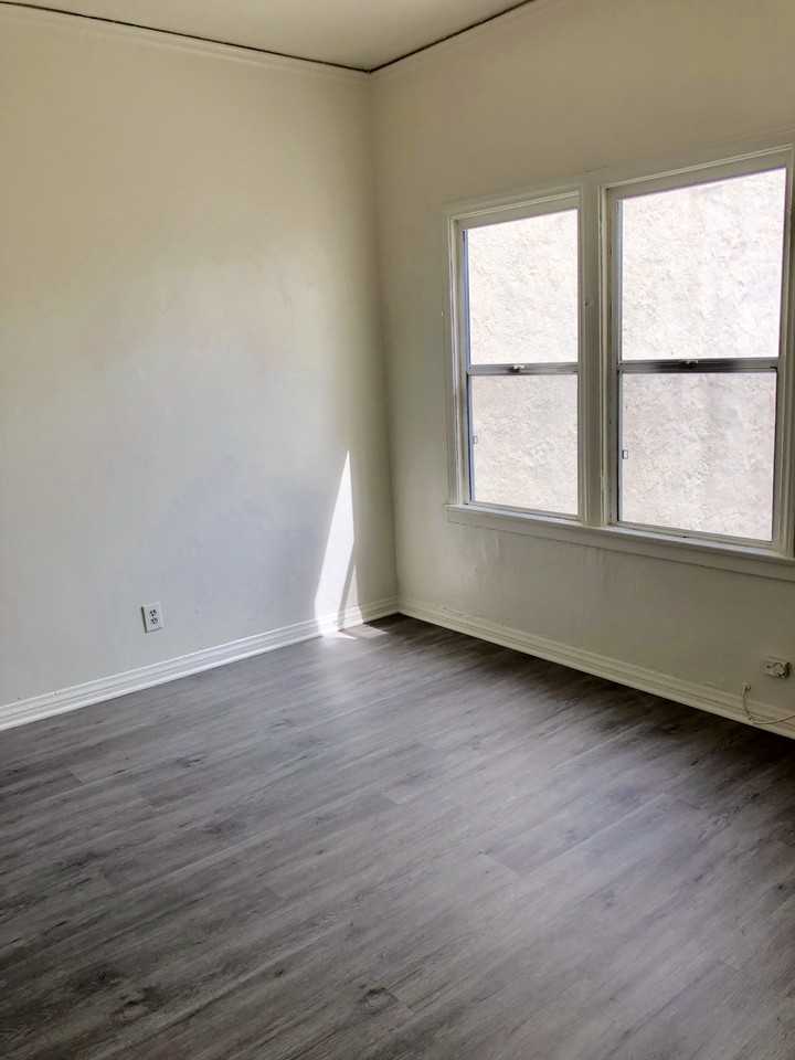 2914 W Vernon Ave #2912-1-2 - Photo 6 of 13