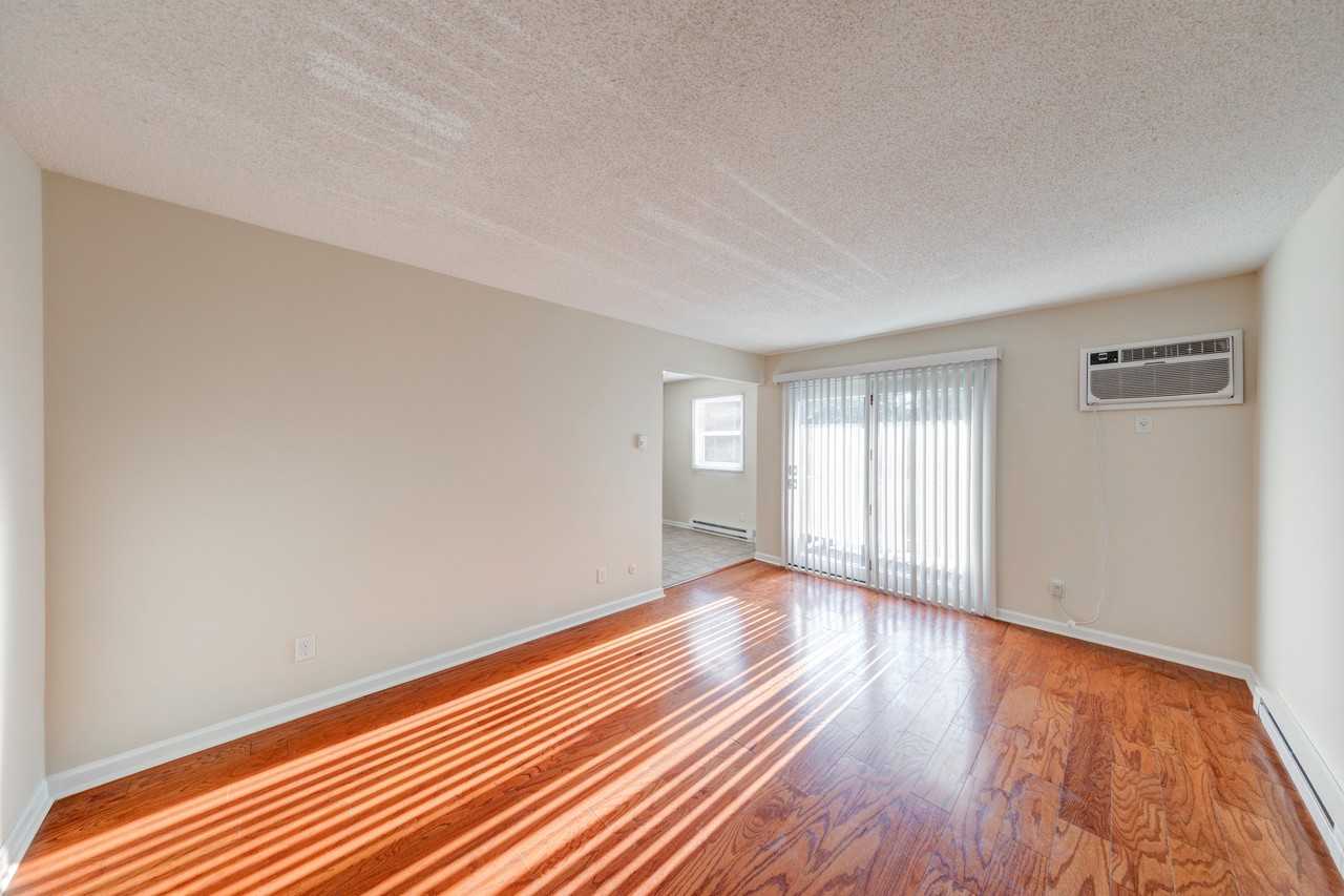 6301 W Kilgore Ave #10 - Photo 7 of 11