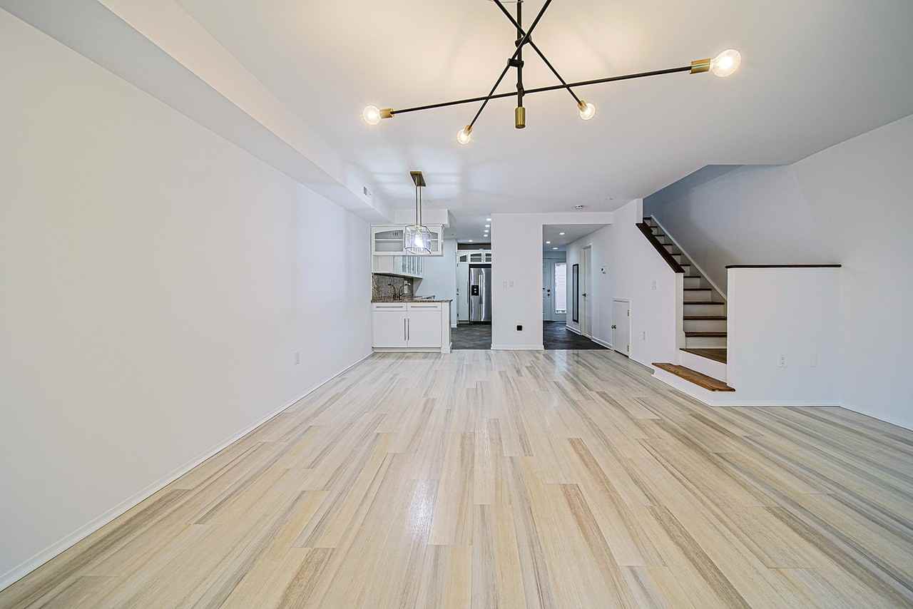 3 Whitman Ct #3 - Photo 4 of 33