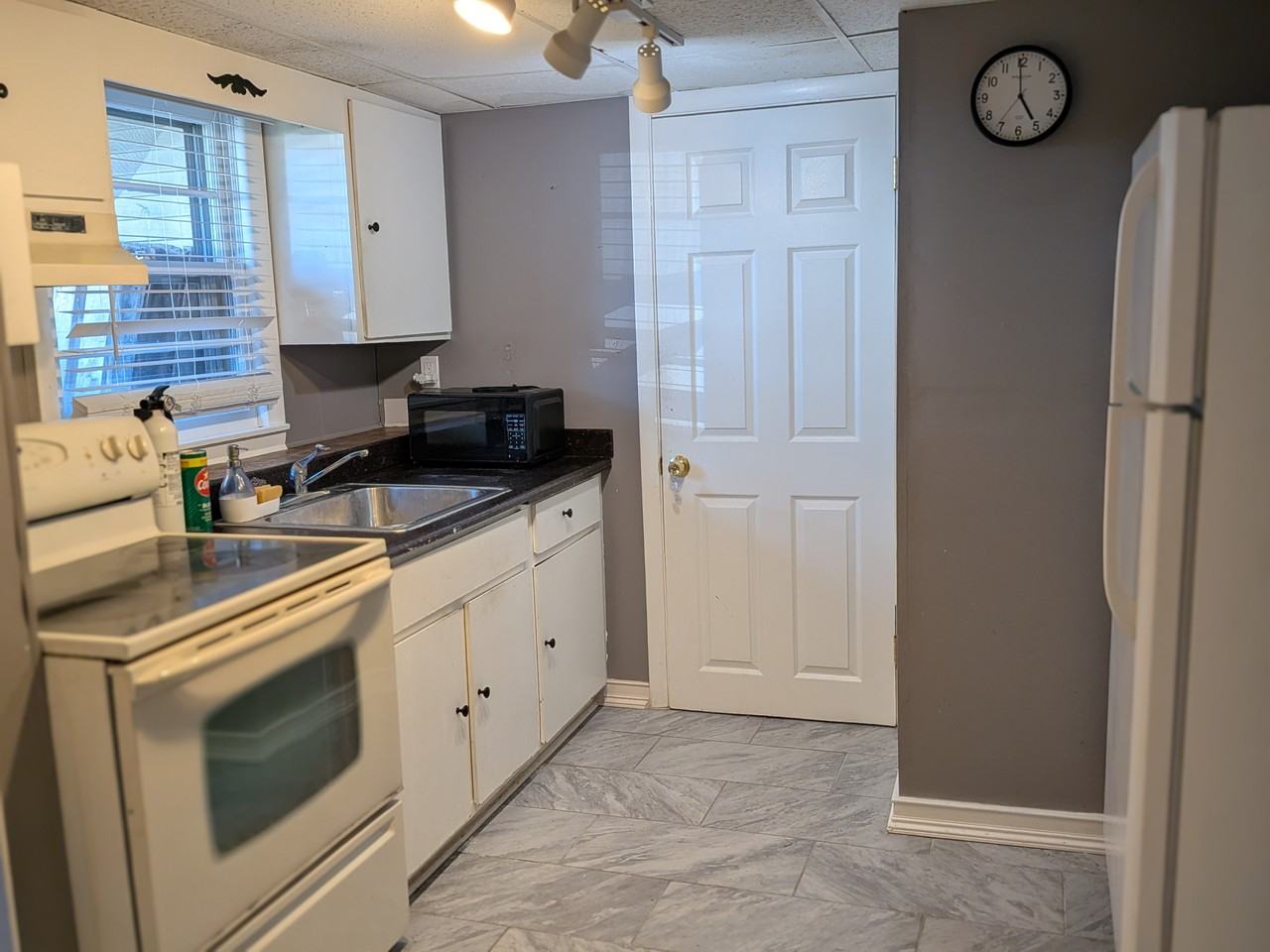 28 Halsey St #28B - Photo 6 of 8